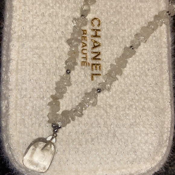 CRYSTAL GLASS NECKLACE - Picture 1 of 3